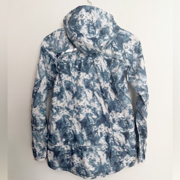 Lululemon Miss Misty Rain Jacket II Sea Side Silver Fox Alberta Lake Size 2 - Picture 2 of 8